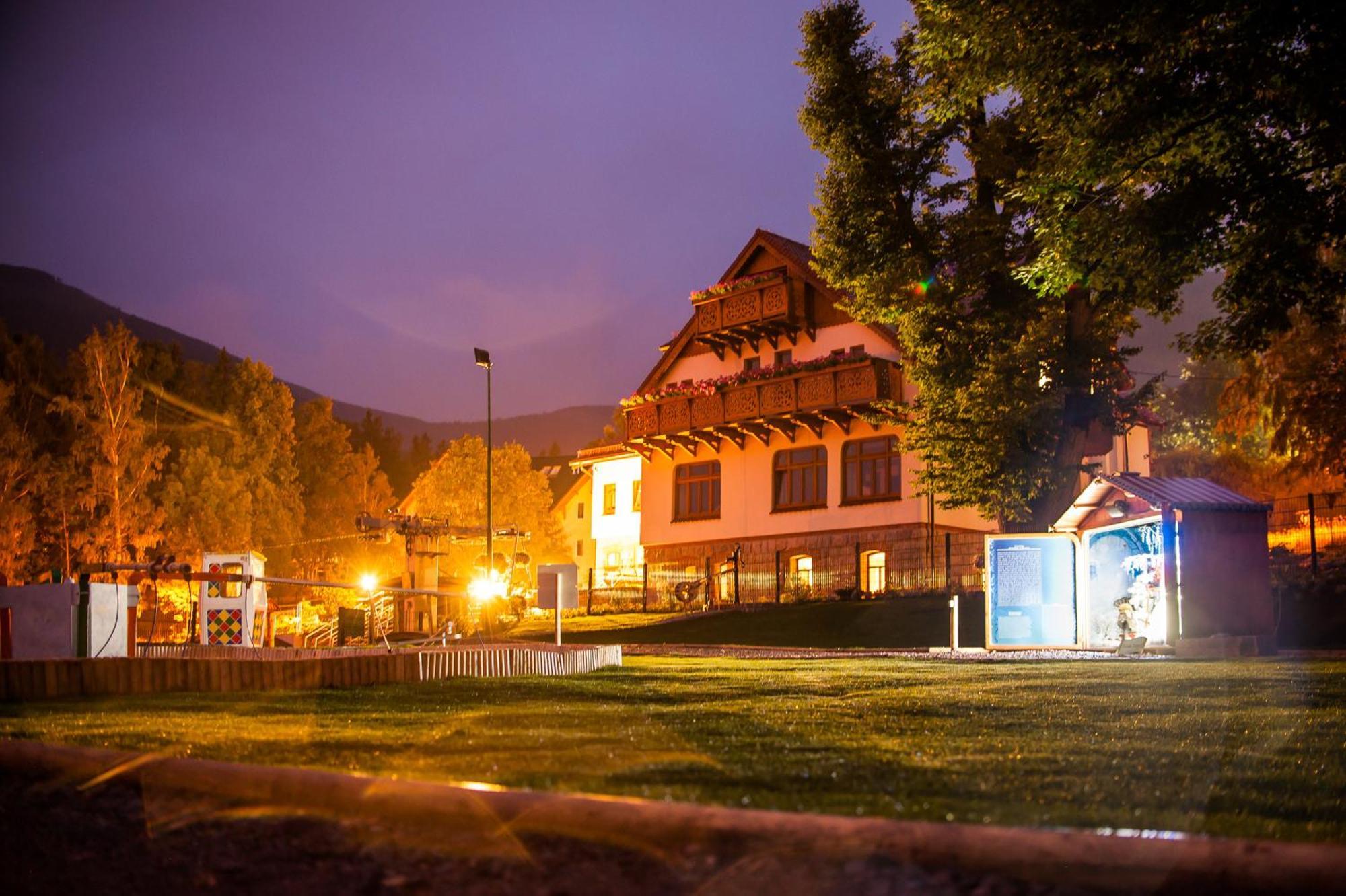Przystanek Bavaria - Sauny, Parking Oraz Wstep Do Parku Bajek W Cenie! Karpacz Exterior foto